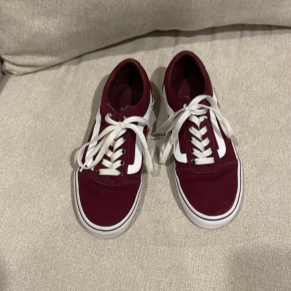 Size 6 maroon vans